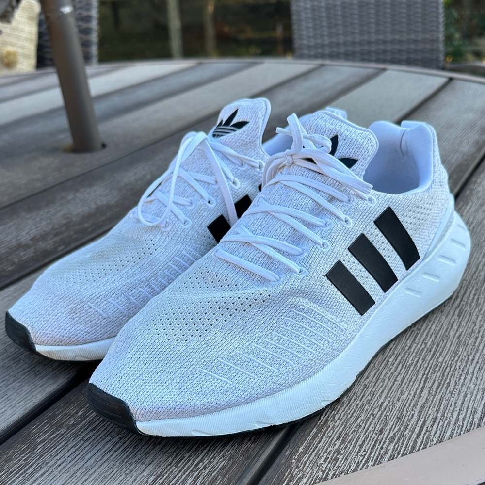 Mens Adidas Swift Run size 12 Off White & Black